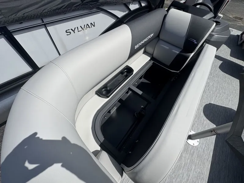 Slide: The Image of Bennington 20 S1 STERN RADIUS 2026 - 26