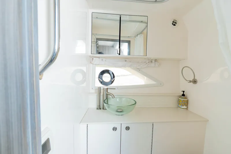Slide: The Image of Sea Ray 320 SUNDANCER OB 2024 - 25