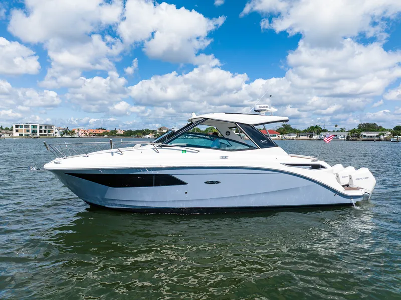 Slide: The Image of Sea Ray 320 SUNDANCER OB 2024 - 15