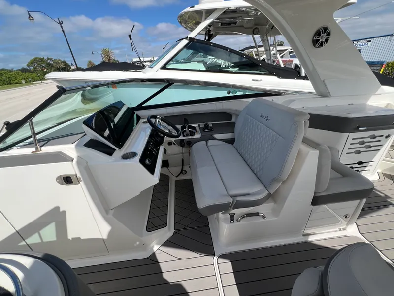 Slide: The Image of Sea Ray SLX 310 Outboard 2023 - 18