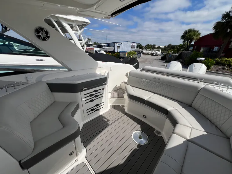 Slide: The Image of Sea Ray SLX 310 Outboard 2023 - 13