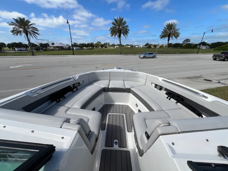 Slide: The Image of Sea Ray SLX 310 Outboard 2023 - 29