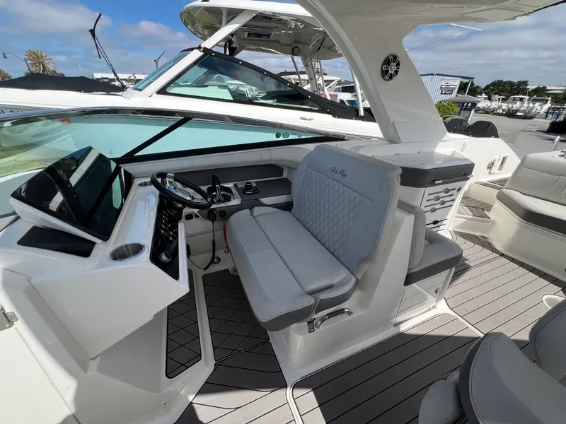 Slide: The Image of Sea Ray SLX 310 Outboard 2023 - 17