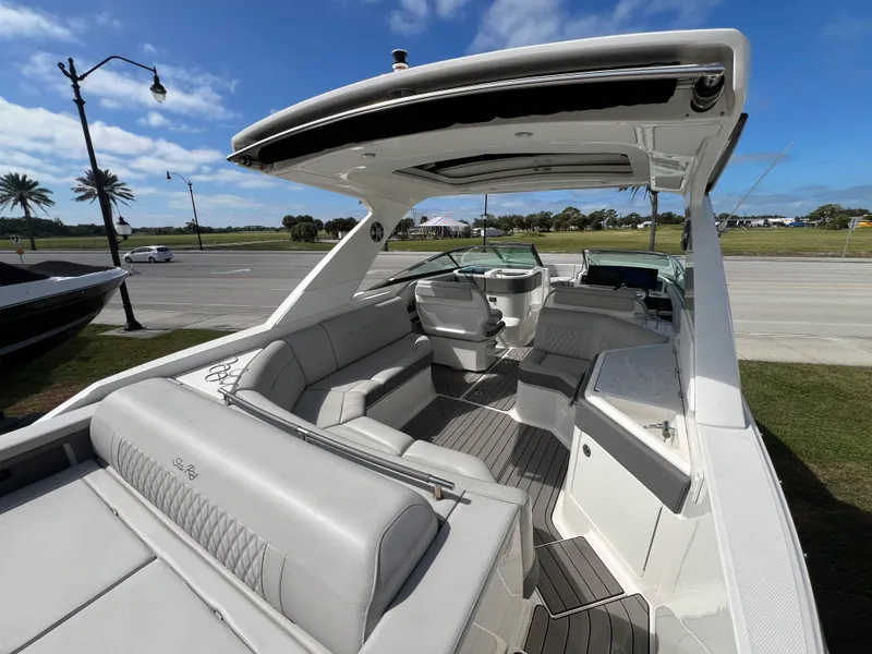 Slide: The Image of Sea Ray SLX 310 Outboard 2023 - 8
