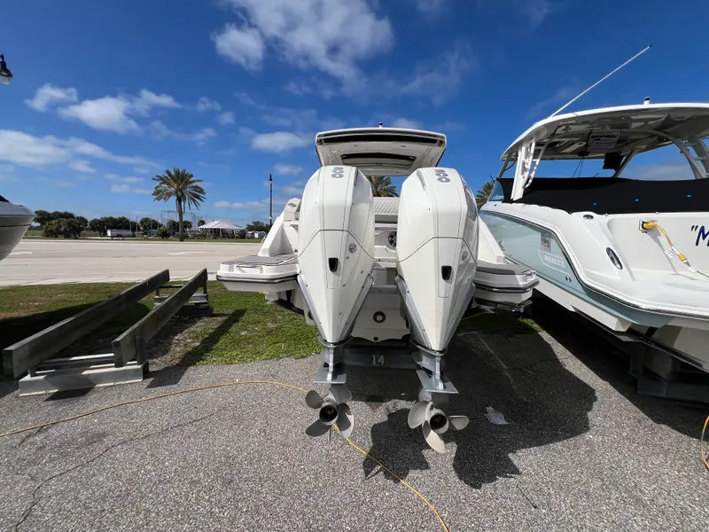 Slide: The Image of Sea Ray SLX 310 Outboard 2023 - 3