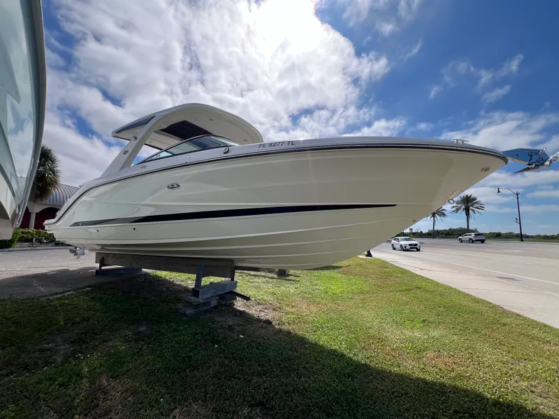 Slide: The Image of Sea Ray SLX 310 Outboard 2023 - 4