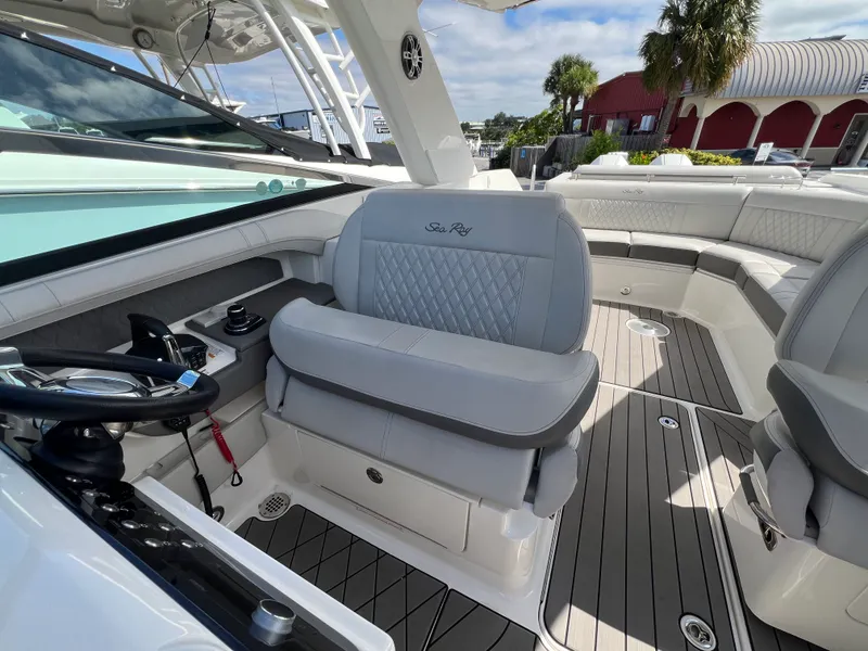 Slide: The Image of Sea Ray SLX 310 Outboard 2023 - 19