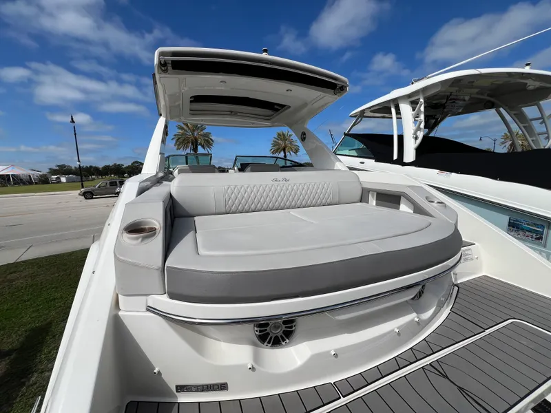 Slide: The Image of Sea Ray SLX 310 Outboard 2023 - 7