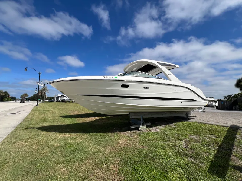 Slide: The Image of Sea Ray SLX 310 Outboard 2023 - 1