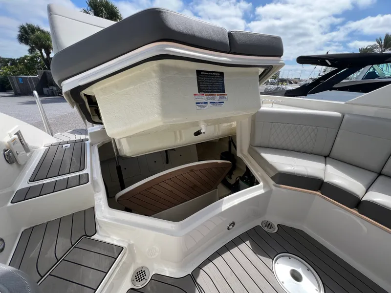 Slide: The Image of Sea Ray SLX 310 Outboard 2023 - 35