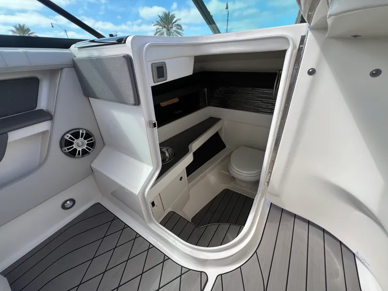 Slide: The Image of Sea Ray SLX 310 Outboard 2023 - 27