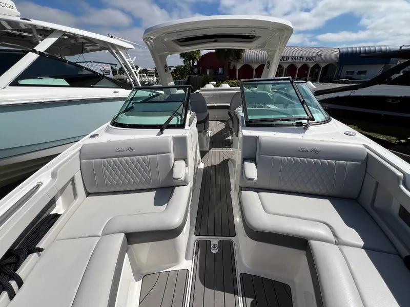 Slide: The Image of Sea Ray SLX 310 Outboard 2023 - 34
