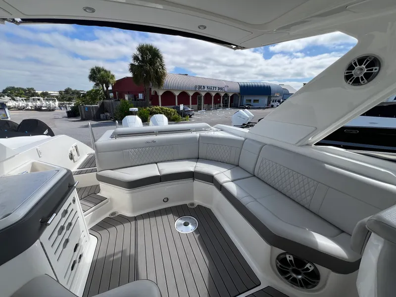 Slide: The Image of Sea Ray SLX 310 Outboard 2023 - 10