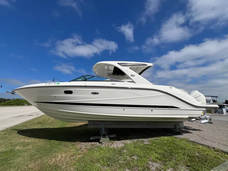 The Image of Sea Ray SLX 310 Outboard 2023 - undefined