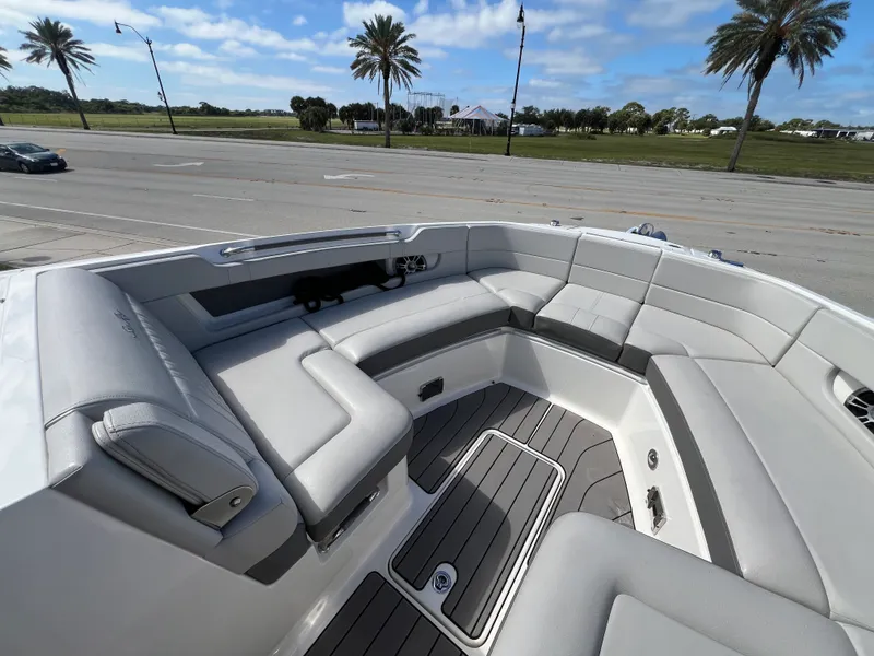 Slide: The Image of Sea Ray SLX 310 Outboard 2023 - 30
