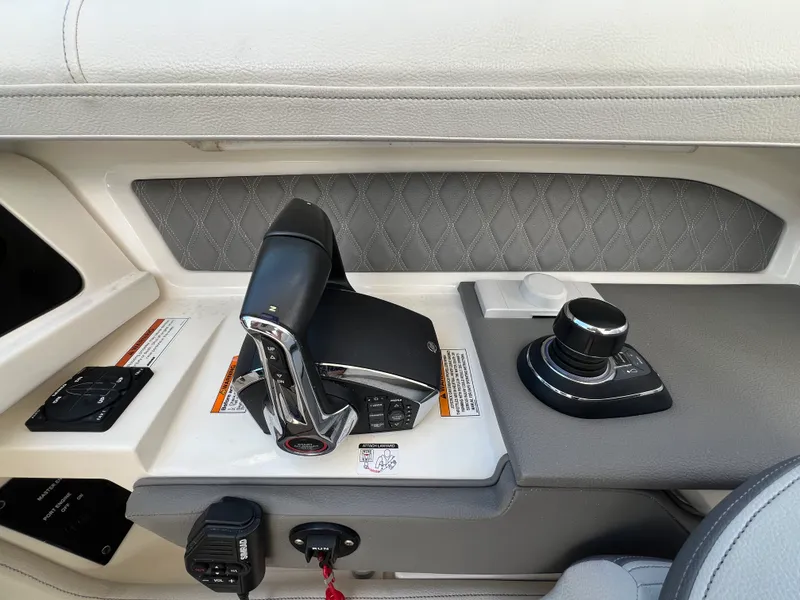 Slide: The Image of Sea Ray SLX 310 Outboard 2023 - 20
