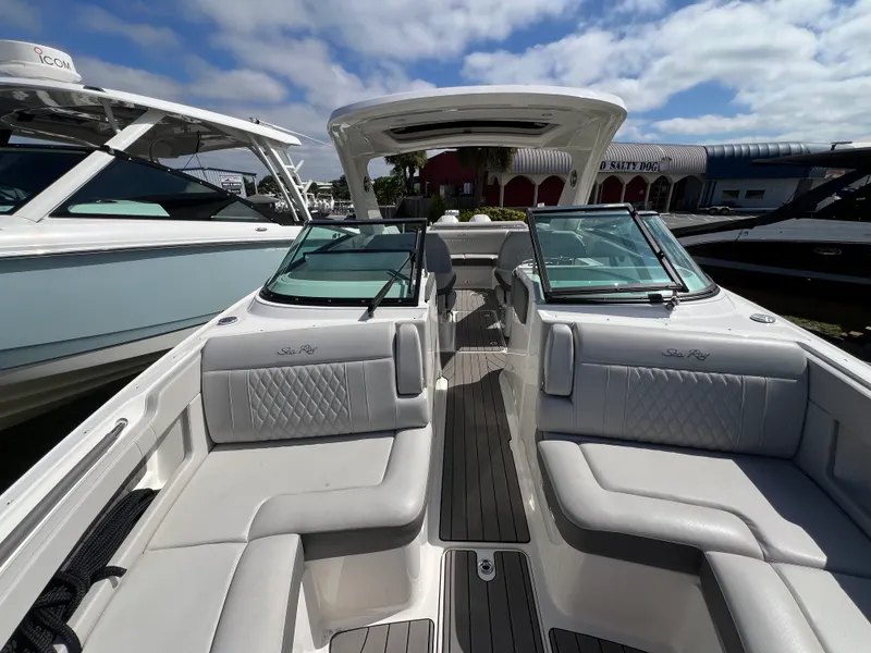 Slide: The Image of Sea Ray SLX 310 Outboard 2023 - 33