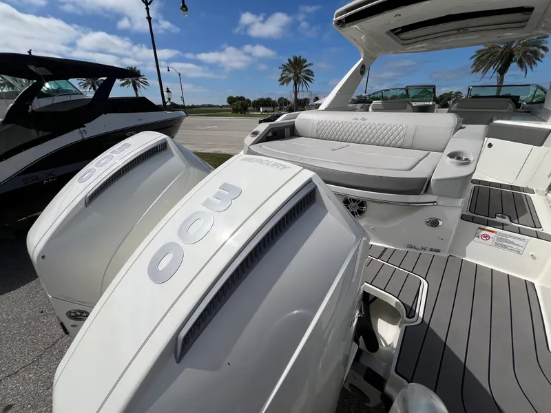 Slide: The Image of Sea Ray SLX 310 Outboard 2023 - 5