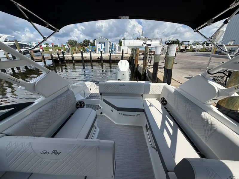 Slide: The Image of Sea Ray SDX 270 Outboard 2027 - 17