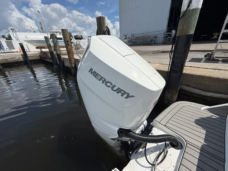 Slide: The Image of Sea Ray SDX 270 Outboard 2027 - 22