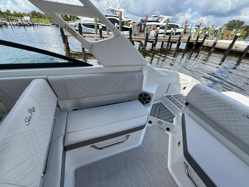 Slide: The Image of Sea Ray SDX 270 Outboard 2027 - 18