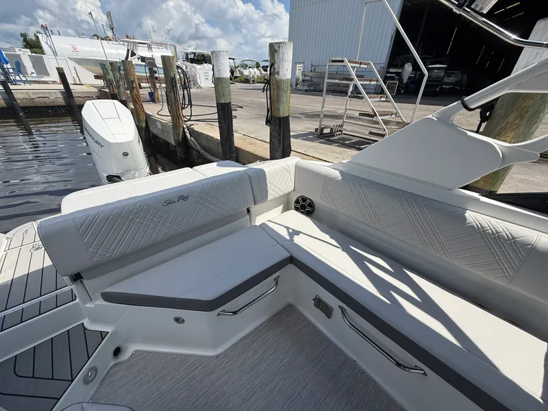 Slide: The Image of Sea Ray SDX 270 Outboard 2027 - 19