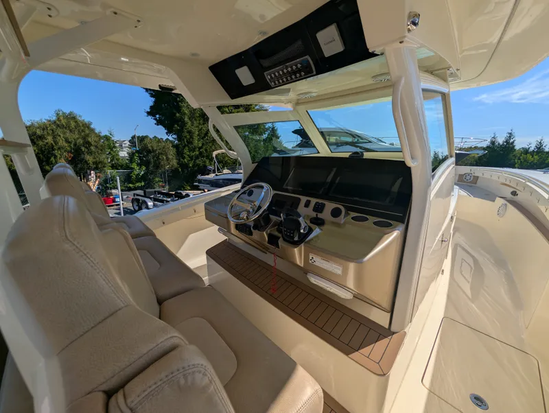 Slide: The Image of Scout 380 LXF 2018 - 11