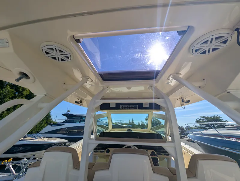 Slide: The Image of Scout 380 LXF 2018 - 13