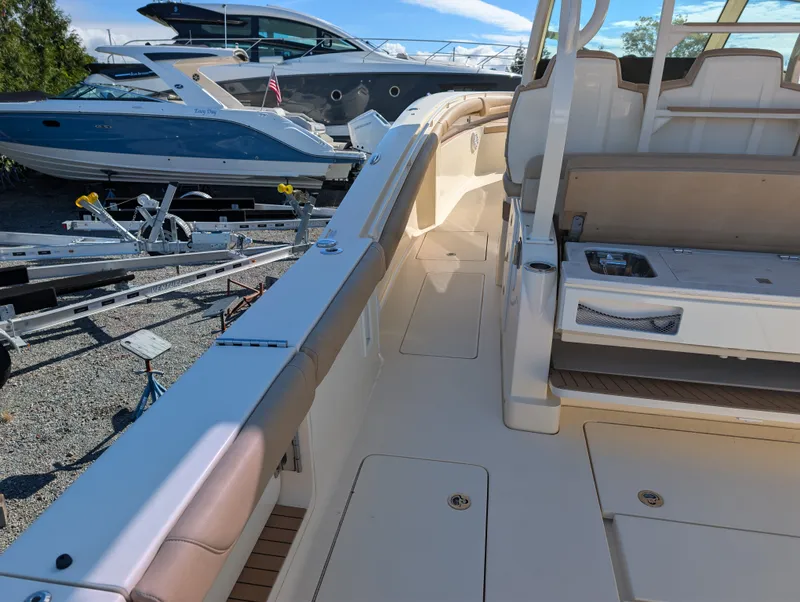 Slide: The Image of Scout 380 LXF 2018 - 28