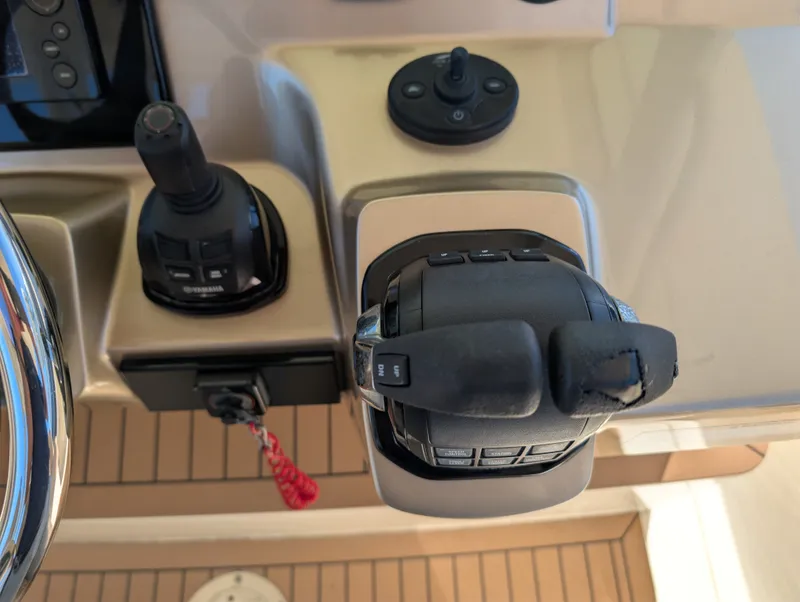 Slide: The Image of Scout 380 LXF 2018 - 14