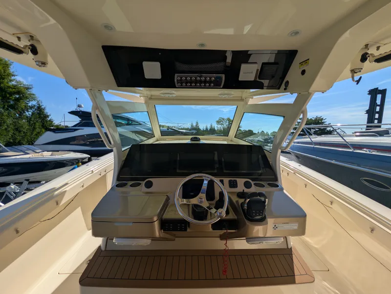 Slide: The Image of Scout 380 LXF 2018 - 12