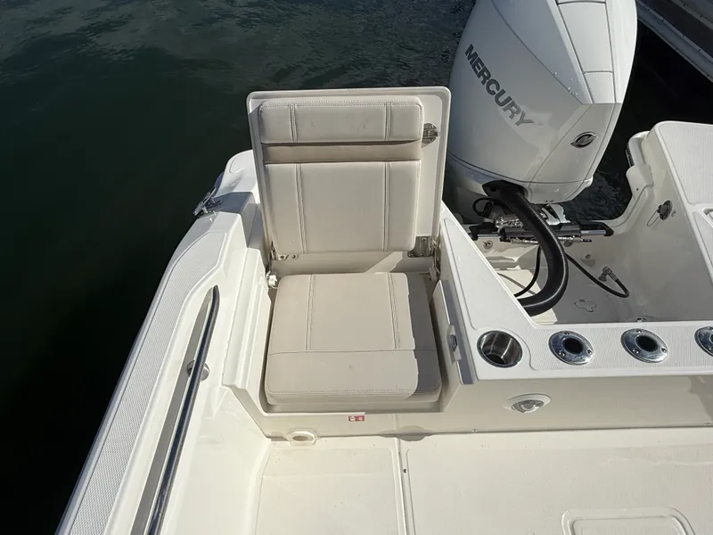 Slide: The Image of Boston Whaler 220 Dauntless 2027 - 10