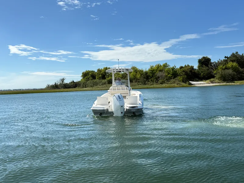 Slide: The Image of Boston Whaler 220 Dauntless 2027 - 4