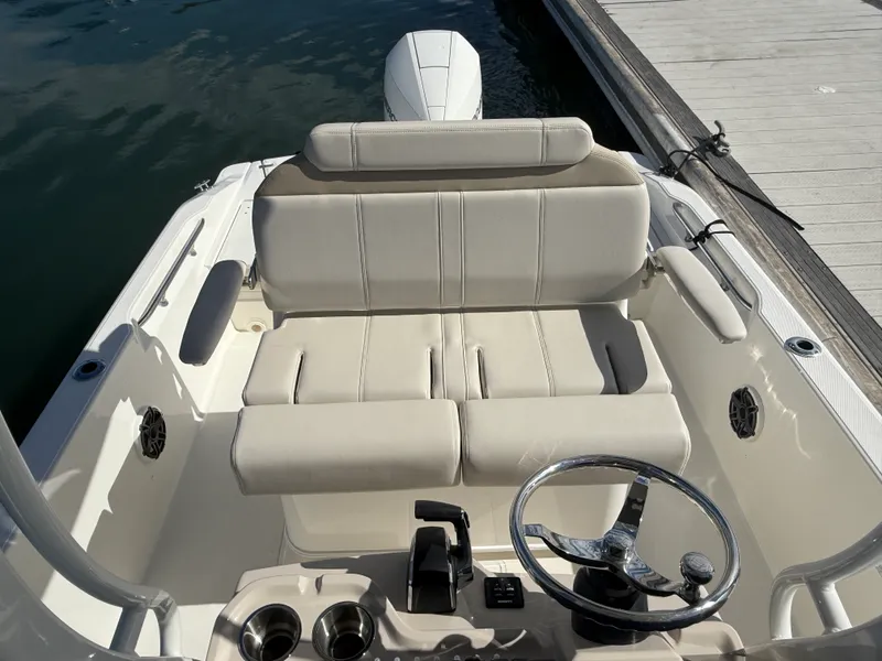 Slide: The Image of Boston Whaler 220 Dauntless 2027 - 9