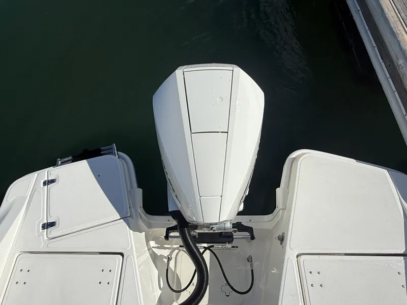 Slide: The Image of Boston Whaler 220 Dauntless 2027 - 8