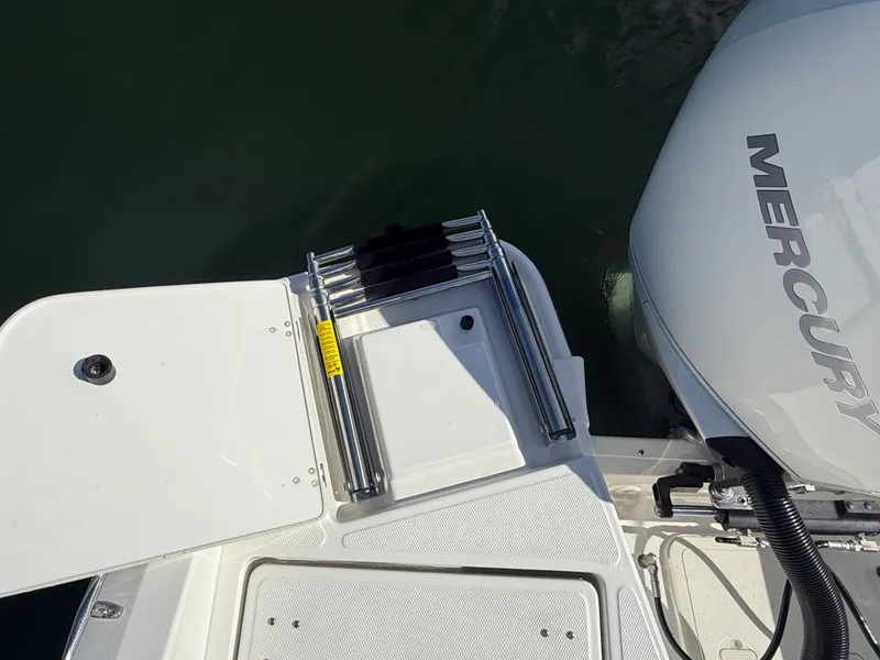 Slide: The Image of Boston Whaler 220 Dauntless 2027 - 11