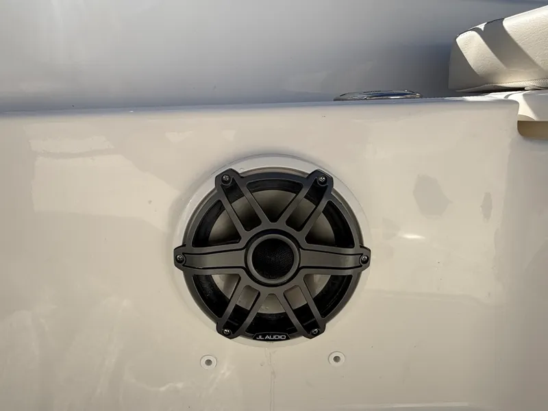 Slide: The Image of Boston Whaler 220 Dauntless 2027 - 13