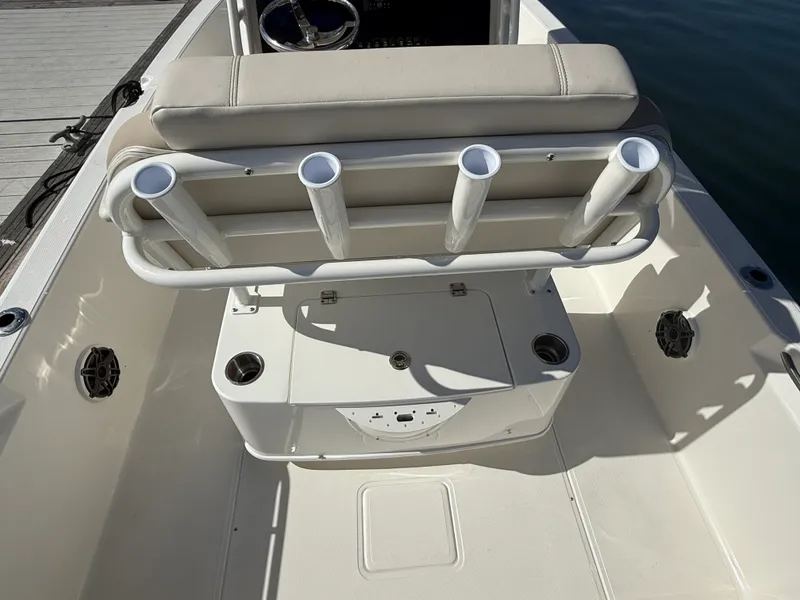 Slide: The Image of Boston Whaler 220 Dauntless 2027 - 18