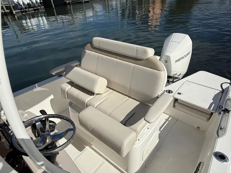 Slide: The Image of Boston Whaler 220 Dauntless 2027 - 14