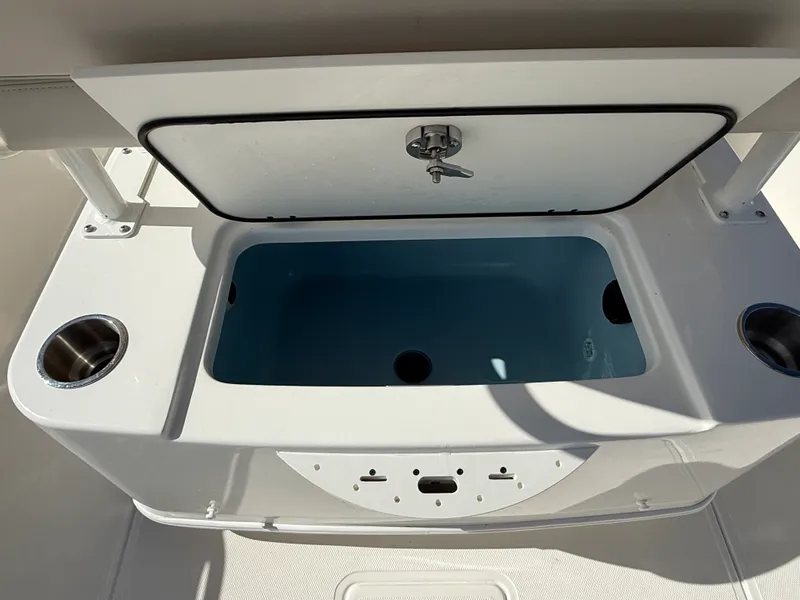 Slide: The Image of Boston Whaler 220 Dauntless 2027 - 19