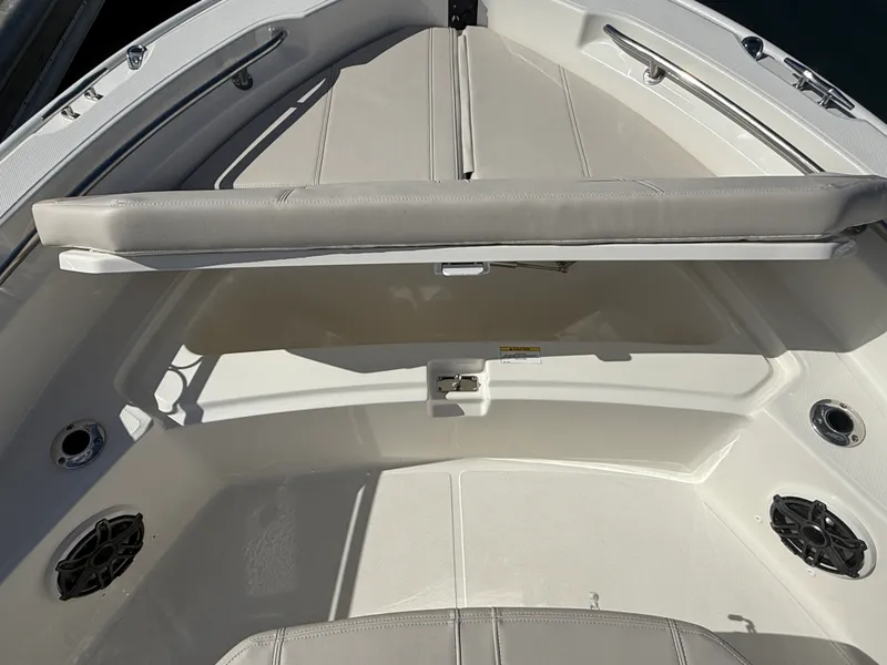 Slide: The Image of Boston Whaler 220 Dauntless 2027 - 22