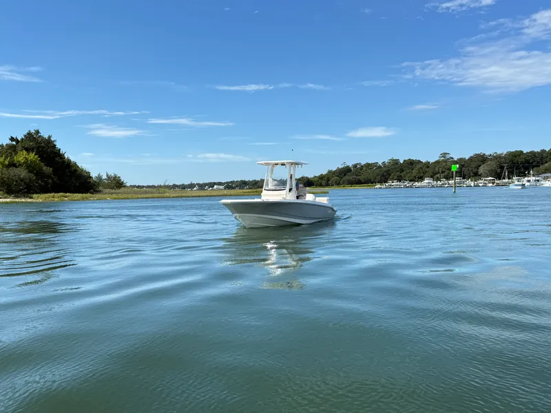 Slide: The Image of Boston Whaler 220 Dauntless 2027 - 6