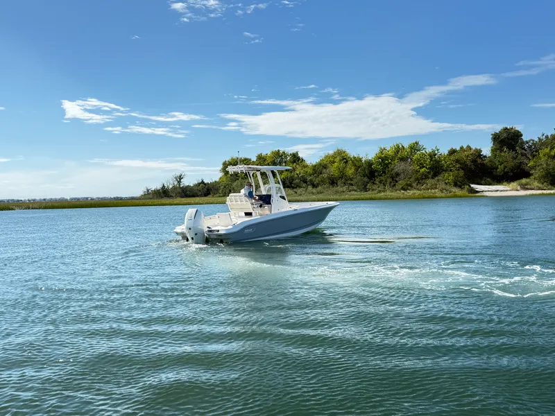 Slide: The Image of Boston Whaler 220 Dauntless 2027 - 2