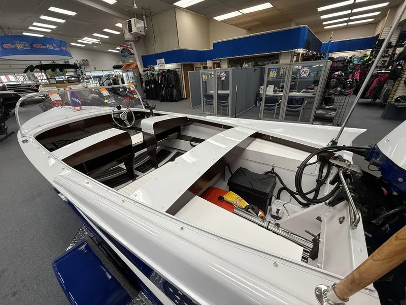 Slide: The Image of Starcraft Marine 57 SKI CHAMP 2026 - 4