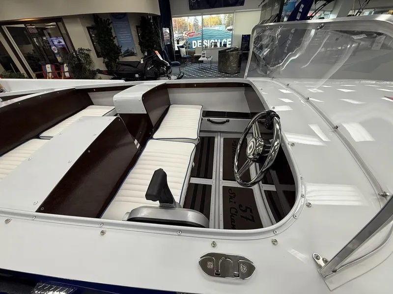 Slide: The Image of Starcraft Marine 57 SKI CHAMP 2026 - 7