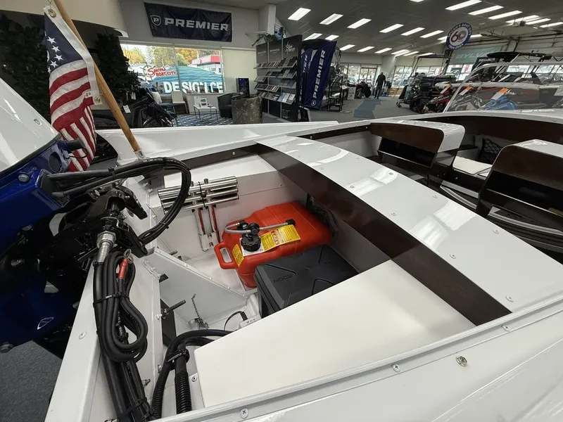 Slide: The Image of Starcraft Marine 57 SKI CHAMP 2026 - 9