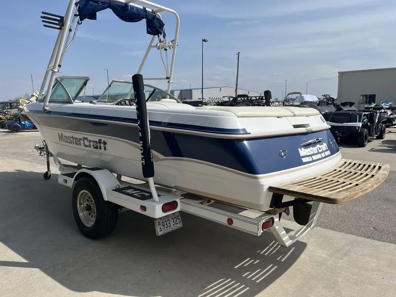 Slide: The Image of MasterCraft ProStar 205 2000 - 5