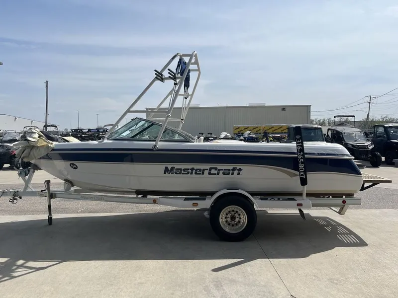 Slide: The Image of MasterCraft ProStar 205 2000 - 7