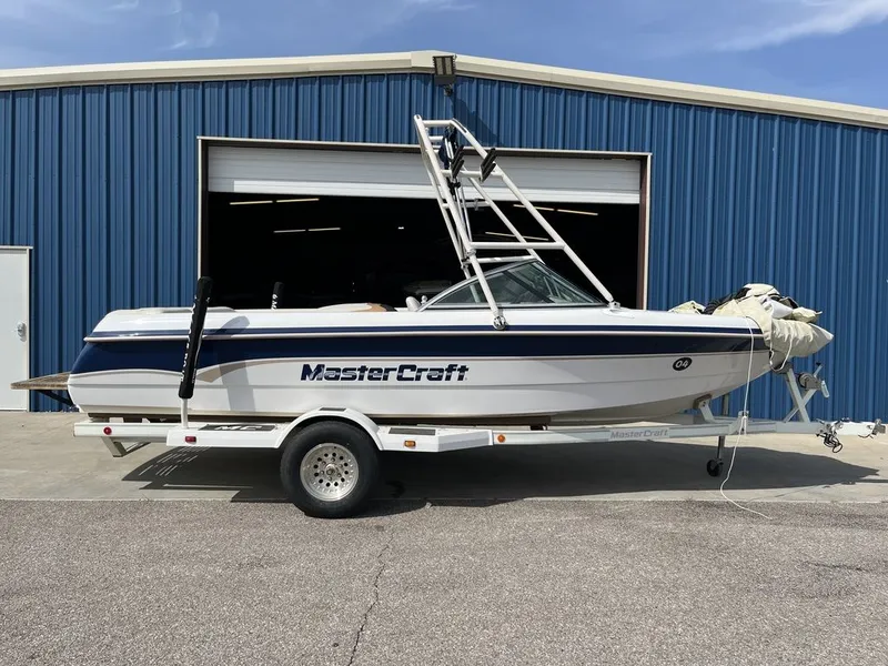 Slide: The Image of MasterCraft ProStar 205 2000 - 2