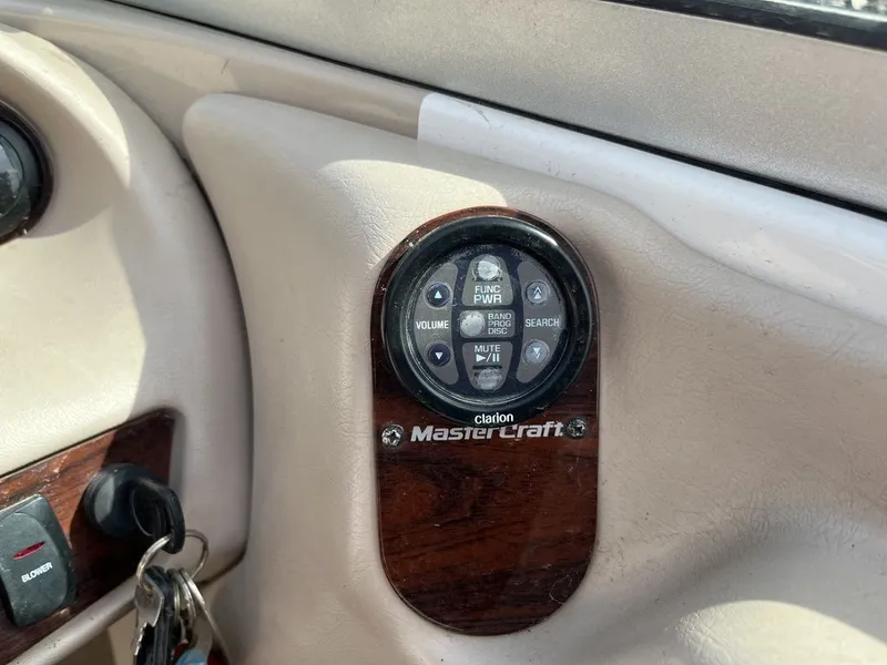 Slide: The Image of MasterCraft ProStar 205 2000 - 15